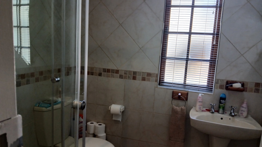 2 Bedroom Property for Sale in Langenhovenpark Free State